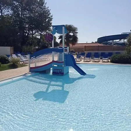 Mobil-home Family 6 Personnes, 3 4 Etoiles Bois Dormant 营地