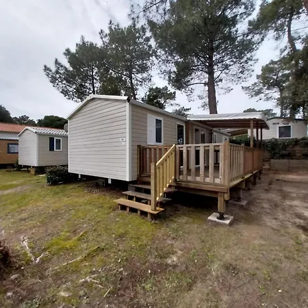 Campsite Mobil-home Family 6-8 Personnes Bois Dormant *